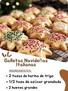 some cookies are on a cooling rack near a christmas tree and other holiday decorations in spanish