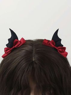 Wing Hair Clips, Decorative Hair Clips, Halloween Accessories Hair, Fruit Bat, Hairstyle Inspo, Halloween Costume Accessories, Bat Wing, Theme Halloween, Halloween Hair