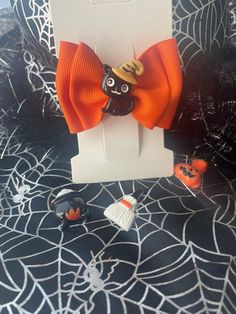 Single 7 cm (2.5 in) hair clip. Halloween Hair Clips, Halloween Hair, Barrette Clip, Barrettes, Hair Clips, Hair Accessories, Halloween, Hair