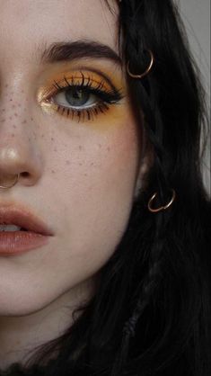 Uneven Double Nose Piercing, Rocker Chic Style Makeup, Siren Beauty Makeup, Dark Valentines Day Makeup, Cowgirl Eye Makeup, Grunge Makeup Inspiration, Ethereal Makeup Looks Wedding, Earthy Eyeshadow Looks, Server Makeup Looks