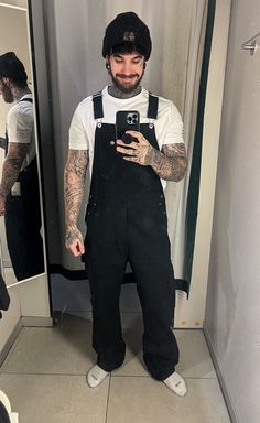 Dungarees Outfit Men, Dungarees Outfit, Men In Overalls, Dungaree Outfit, Men's Dungarees, Reputation Era, Lesbian Fashion, Overall Outfit