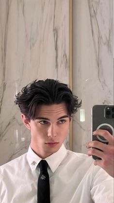 La Cool Guy Aesthetic, Hairstyles For Men With Wavy Hair, Nilskue Hairstyle, Nilskue Aesthetic, Hot Haircuts For Guys, Nils Kuesel Hairstyle, Hot Mens Haircuts, Softboy Hairstyle, Romeo Centeno Tiktok