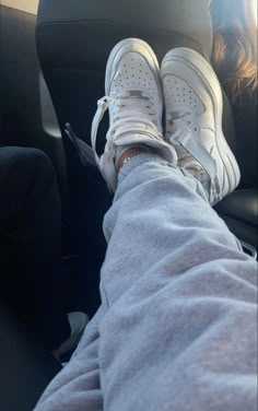 High Air Force 1 Outfit Woman, High Top Air Forces Outfits Women, High Top Airforces Outfits, White Air Force Outfit Woman, Mid Air Force 1 Outfit, Nike Court Borough Mid Outfit, Af1 High Tops Outfit, Air Force 1 Mid Outfit Woman, Air Force Mid Outfit