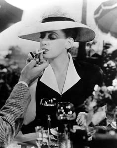 A 🎥 Scene ~ Now, Voyager  Our Unforgettable Bette Davis 1942 💜 Katharine Ross, Classic Movie Stars, Hollywood Icons