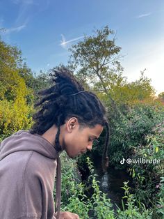 Dreadlock Tie Up Styles, Dreads In A Bun Men, Dyed Twists Natural Hair, 3b Locs Natural Hair, Jamaican Outfits Men, Dreadlock Ponytail Men, Black Locs Men, Long Dreadlocks Men, Loc Inspo Men