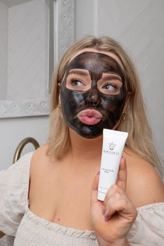 Charcoal Clarity Mask from Roccoco Botanicals is a detoxifying mask that has got your back, flattening those pesky pimples, reducing oil flow, and calming inflammation. It's the perfect recipe for serious smoothness - now you can be confident in your complexion, no matter what life throws at you! So take on your next face-forward adventure with Charcoal Clarity Mask in tow. Acne safe. Apply a medium layer of mask to cleansed skin, avoiding the eye area. Leave for 15 minutes then remove with warm Face Mask Without Honey, Simple Diy Face Mask, Acne Face Mask Recipe, Acne Face Mask Homemade, Diy Acne Face Mask, Medium Layer, Homemade Baking Soda, Face Mask Homemade, Face Mask At Home