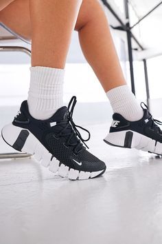 Latest Nike Shoes For Women, Nike Free Metcon 4 Women Outfit, Nike Metcon Women Outfits, Nike Metcon 4 Women Outfit, Nike Shoes Gym, Nike Metcon Women, Gym Sneakers Women, Nike Running Shoes For Women, Women Workout Outfits