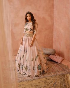 Indian Blouses, Simple Lehenga, Trendy Outfits Indian, Wedding Lehenga Designs, Lehenga Designs Simple, Gaun Fashion, Payal Singhal, Embroidered Belt, Choli Designs