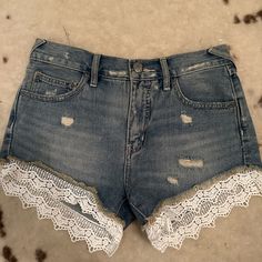 Free People Jean Denim Shorts Sz 24 With Lace Trim Never Worn 3 Inch Inseam (Including Lace) Super Cute Cute Jean Shorts Outfit Summer, School Shopping Clothes, Summer Jean Shorts Outfit, Lace Jean Shorts, Lace Denim Shorts, Jean Short Outfits, Frill Shorts, Organization Board, Summer Shorts Outfits