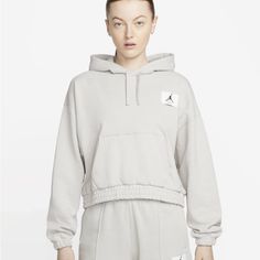 Nwt. Jordan Loose Fit Essentials Fleece Hoodie. Soft And Comfortable. Pullover. Size Xs Jordan Essentials, Nike Pro Women, Tops Nike, Nike Id, Training Clothes, Nike Sweater, Hoodie Set, Womens Workout Outfits, Nike Hoodie