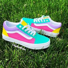 Custom colored all white canvas Vans Old Skool Low Top (aunthentic)Colored with yellow teal pink and light purple ***to trade out or change a color placement please be very specific in the details when ordering****Shoes not available in sizes smaller than * 3.5 youth/women 5 unless noted ***Be aware of your Vans size before ordering shoes may run big for some and a size smaller may need to be ordered*** Any questions feel free to ask!!! Vans Custom Ideas, Colorful Vans, Sick Shoes, Customised Vans, Vans Custom, Vans Old Skool Low, Purple Vans, Custom Shoes Diy, Vans Blue