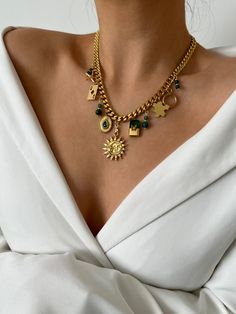 Gold Necklaces Women Indian, Jewelry Design Necklace Gold, Indian Jewelry Design, Necklace Gold Indian, Gold Necklaces Women, Charm Necklace Diy, New Gold Jewellery Designs, Necklaces Women