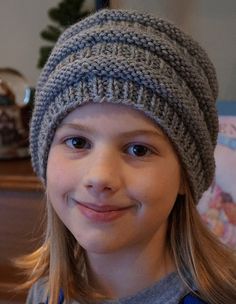 It is dangerous to let your children browse Pinterest . When mine do then it usually turns into another project for me. Daughter #1 saw t... Berry Stitch, Seamless Knitting Patterns, Girls Knit Hat, Urban Baby, Baby Bootie, Lady Baby