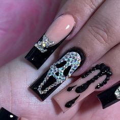 Scream Nails Acrylic Black, Y2k Nails Acrylic Long Black, Latina Acrylic Nails Black, Dramatic Halloween Nails, Black Boujee Nails, White Halloween Nails Acrylic, Xxl Halloween Nails, Black Nail Inspo For Prom, Nude Halloween Nails Acrylic