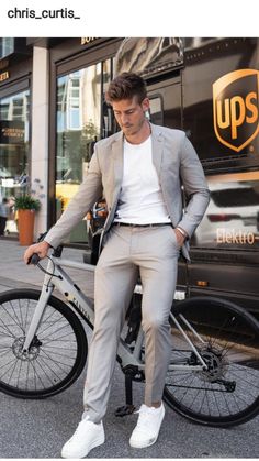 Grey Mens Suit, Suits And Sneakers, Cocktail Attire Men, Suit For Wedding, Mens Business Casual Outfits, Classy Outfits Men