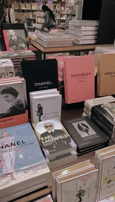 there are many books on display at the book store, including one for chanel