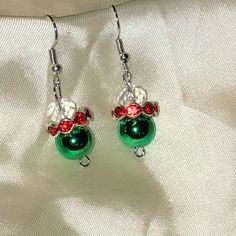 Swarovski Crystal Christmas Beaded Jewelry, Holiday Earrings Diy, Christmas Earrings Handmade, Xmas Earrings, Christmas Jewelry Diy, Diy Earrings Easy, Beadwork Necklace, Holiday Earrings, Beaded Christmas Ornaments