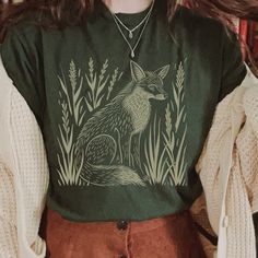 Fox Shirt, Wildflower Shirt, Cottagecore Shirt, Forestcore T-Shirt, Fox Lover Gifts, Vintage Linocut Illustration. 📣 INFORMATION * All shirts are UNISEX * 100% Airlume combed and ringspun cotton (fiber content may vary for different colors) * Wash and dry normally (on cool for best results) 👕 SIZING * For an oversized fit, select two or three sizes up from your normal size * Model is wearing size L * Sizing runs true to size * Most women find their typical size works best, since they are meant Cute Shirt For Women, Style Inspiration Cottagecore, Soft Goth Autumn, Green Graphic Print Shirt For Fall, Green Screen Print Shirt For Fall, Casual Green T-shirt With Print, Casual Green Printed T-shirt, Fall Green Tops With Screen Print, Green Cotton T-shirt With Print