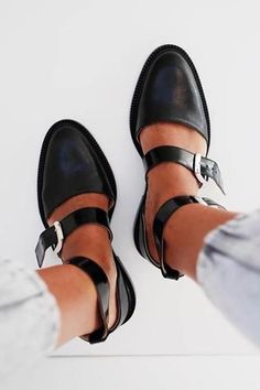 Sunday Attire, Statement Sandals, Block Sandals, Sandals Flats, Suede Wedges, Latest Shoes, Rip Curl, Mode Inspiration, Trendy Fashion Women