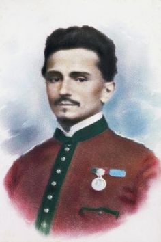 an old photo of a man wearing a red uniform and green trimming on his hair