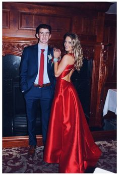 Red Prom Suit, Red Prom Dresses Long, Poses Prom, Prom Pictures Couples Black, Prom Photography Poses, Prom Dresses Red