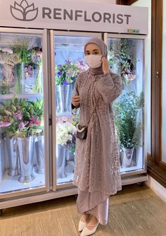 Brokat Modern, Dress Brokat Modern, Kondangan Outfit, Model Dress Kebaya, Dress Muslim Modern, Kebaya Lace, Muslim Women Clothing, Kebaya Modern Dress, Kebaya Brokat