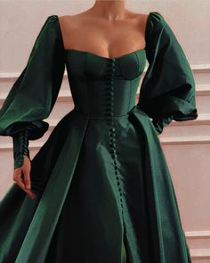 Green Prom Dress Long, Dark Green Prom Dresses, Stylish Formal Dresses, Green Prom Dresses, Gaun Abad Pertengahan, Prom Dresses Formal, Green Prom, Formal Evening Dress, Gowns Prom