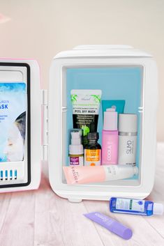 beauty fridge, mini fridge , shelfie ,skincare, vanity, home decor, vanity table ,makeup table, summer skincare, face care, summer skin, skincare tips, acne tips, dermatologist, skin, face mask, moisturizer, mini fridge for skincare, skincare fridge, cosmetics, cosmetics fridge. Skincare Organization