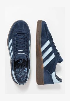 adidas Originals HANDBALL SPEZIAL UNISEX - Trainers - collegiate navy/clear sky/dark blue - Zalando.co.uk Looks Adidas, Dr Shoes, Mode Zara, Shoe Wishlist, Funky Shoes, Adidas Spezial, Shoe Inspo, Looks Street Style, Clear Sky