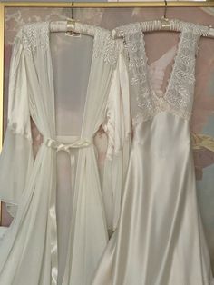 Vintage Pyjamas Nightwear, Lace Pajamas Aesthetic, Sleep Gown Aesthetic, Prenup Aesthetic, Night Gowns Aesthetic, Sleeping Gown Aesthetic, First Wedding Night Outfit, White Nightgown Aesthetic, Bride Nightwear