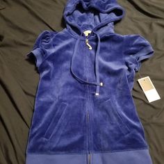 Juicy Couture Short Sleeve Velour Hoodie. Brand New With Tags. Color Is Blue Ribbon. Trendy Blue Stretch Hoodie, Fitted Blue Hoodie Sweatshirt, Hoodie Jacket Women, Tracksuit Outfit, Sequined Sweatshirt, Velour Hoodie, 2000s Fashion Outfits, Short Sleeve Hoodie, Couture Tops