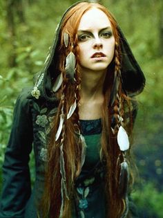 лесная нимфа. зеленый Druid Aesthetic, Girls Of The Wilds, Medieval Hairstyles, Nature Witch, Warrior Costume, Forest Witch, Witch Costume, Green Witch