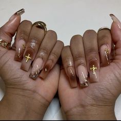 @ffreshprincess 🌴 | ⚠️: not my pin. just trying to give you some inspiration. all credits to the official creator✨ Gold And Brown Nails, Brown Baddie Nails, Brown Gold Nails, Nails Burnt Orange, Nail Art Minimal, Sweater Weather Nails, Weather Nails, Earthy Nails, Brown Acrylic Nails