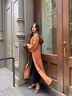 Embracing the tradition with a modern twist: the elegance of a brown espresso kuffiyeh and abaya. Astoria Ny, Fashion Newsletter, Free Size, Espresso, Twist