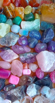 #Crystals #spiritual #spirituality Cristal Aesthetic, Gemstones Aesthetic, Crystal Wallpaper, Crystals Aesthetic, Pretty Crystals, Cottagecore Garden, Aesthetic Lockscreens, Crystal Castle