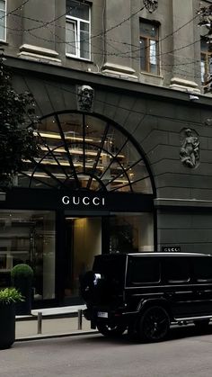 Luxury Black Lifestyle, Black Aesthetic Money, Black Money Aesthetic, Black Rich Aesthetic, Car Dark Aesthetic, Luxury Lifestyle Wallpaper Iphone, Luxury Wallpaper Iphone, Luxury Aesthetic Wallpaper, Luxury Dark Aesthetic