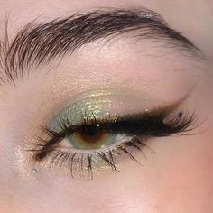 #aesthetic #makeup #eyes #makeuplover #eyeshadow ## Membentuk Alis, Mekap Mata, Green Makeup, Eye Makeup Designs