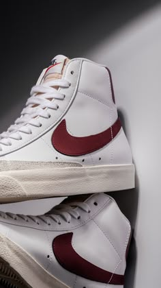 Red Nike Blazer Mid 77, Nike Blazers Mid 77's, Blazers Shoe, Cute Nike Blazers, Red Nike Blazers, Nike Blazer Mid 77 Red, Nike Blazer Aesthetic, Nike Vintage Shoes, Blazer Mids