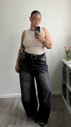 Going Out Tops Midsize, Midsize Fashion Inspiration, Mid Size Y2k Outfits, Round Body Shape Outfits, Going Out Outfits Midsize, Mid Sized Women, Mid Size Outfits Aesthetic, Big Busts Outfits, Plus Size Basic Outfits