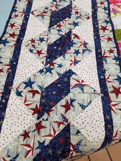 a quilted table runner with red, white and blue stars