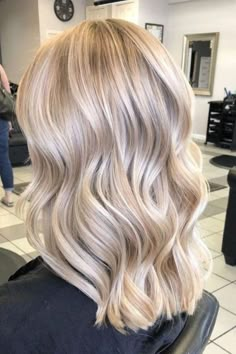 #hairextensions #curly hair #blonde hair #ice blonde hair #white blonde hair #sunnyhairextensions #gorgeoushair #salon #hairsalon #longcurlyhair Champagne Blond, Makeup Silver, Makeup Games, Nail Makeup, Hair Color Crazy, Champagne Blonde, Chrome Nail, Hair Done