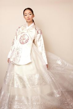 White Hanbok White Hanbok, Korean Traditional Dress Royal, Hanbok Traditional Royal, Hanbok Wedding Dress, Hanbok Wedding, Traditional Korean Clothing, Hanbok Traditional, Korea Dress, Korean Traditional Clothing