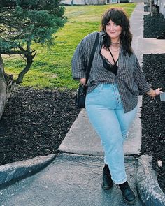 Comfortable Concert Outfit Plus Size, Plus Size Early Fall Outfits, Concert Outfit Fall Night Plus Size, Casual Alt Outfits Plus Size, Easy Plus Size Outfits, Punk Fashion Plus Size, Spring Outfits 2024 Plus Size, Plus Grunge Outfits