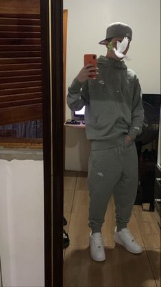 Roadmen Outfits, Drill Outfit Men, Mirror Selfie Men, Nike Tech Tracksuit, Sporty Outfits Men, Custom Fitted Hats, Drip Fits, Male Models Poses, Drip Outfit Men