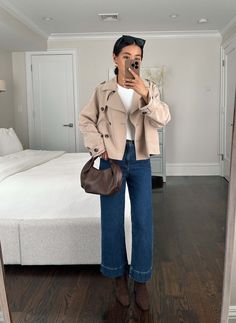 Wide Leg Jeans With Boots, Straight Jeans Outfits, Wide Leg Jeans For Fall, Brown Shoes Outfit, Brown Fall Boots, How To Style Wide Leg Jeans, Jeans With Boots, Brown Boots Outfit, Chocolate Brown Boots