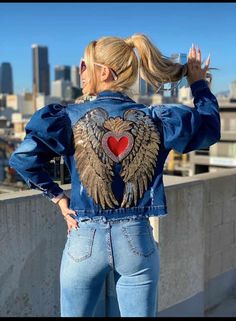 Jean Jacket Diy, Applique Clothes, Jackets Fashion Casual, Bohemian Jackets, Denim Embroidery