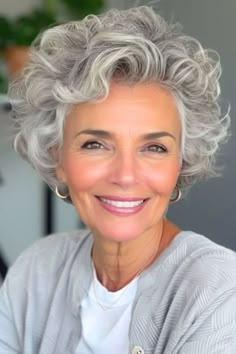 Senior Womens Haircuts, Short Silver Hair, Gorgeous Gray Hair, Hairstyles For Women Over 60, Bob Haircut For Fine Hair, Short Curly Haircuts