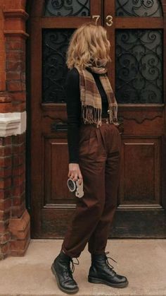 Pakaian Hipster, Dark Academia Outfits, Boho Fits, Fall Trends Outfits, Hipster Outfits, Trendy Fall Outfits, Brown Pants, Edgy Outfits, Black Outfit