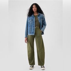 Brand New With Tags - Smoke Free - Pet Free Home The Gap Outfits Women, Olive Green Clothing, Green Barrel Pants Outfit, Khaki Pants Outfit Casual, Olive Outfits For Women, Barrel Pants Outfit, Casual Cool Outfits, Postpartum Wardrobe, Green Khaki Pants