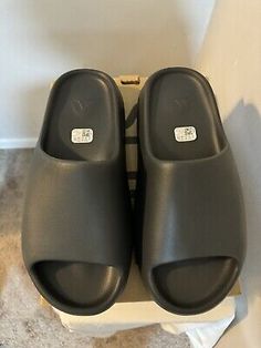 Yeezy Slide ID5103  | eBay Yeezy Slides, All Nike Shoes, Adidas Yeezy, Athletic Sneakers, Sleek Design, Nike Shoes, Athletic Shoes, Me Too Shoes, Men's Shoes